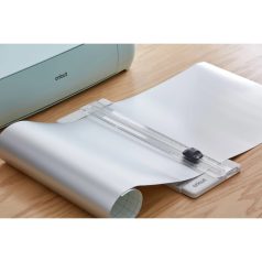   Cricut Vágóasztal 13" / 33cm - Portable Trimmer (1 db)