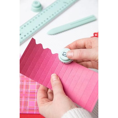 Sizzix Vágóasztal és Bordázó tábla - Scoring Board & Trimmer (1 db)