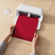   Cricut Joy Xtra Smart Vinyl Matt piros Tartós öntapadó fólia  24 cm x 91 cm  Matte Red Permanent (1 ív)