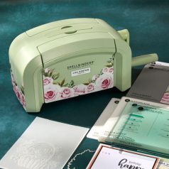   Spellbinders Vágó- és domborítógép A5 Platinum SIX - Lisa Horton Crafts Special Edition Sage Green (1 csomag)
