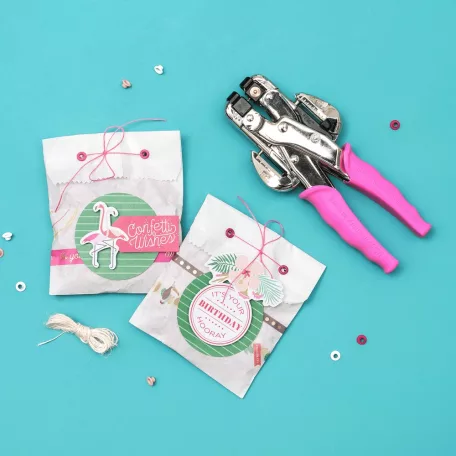 We R Makers Lyukasztó és szegecselő - Pink Case Crop-A-Dile készlet 100 db szegeccsel (1 csomag)
