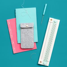 Könyvkötő eszköz - We R Makers Book binding guide (1 db)