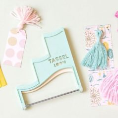   Rojt készítő eszköz, We R Memory Keepers Tool / Tassel Loom (1 csomag)