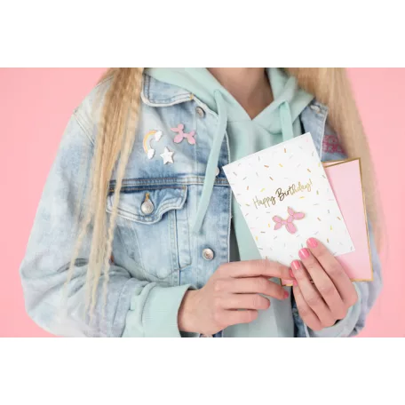 Születésnapi üdvözlőlap „Lufi kutya” kitűzővel