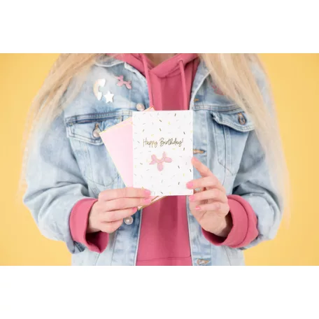 Születésnapi üdvözlőlap „Lufi kutya” kitűzővel