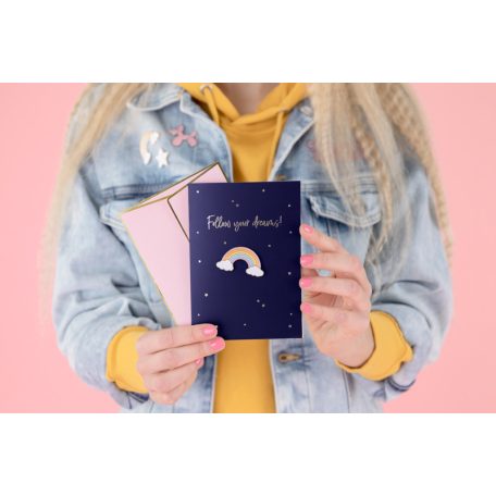 Üdvözlőlap Szivárvány kitűzővel