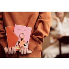 Üdvözlőlap kulcstartóval „Love You Mom”