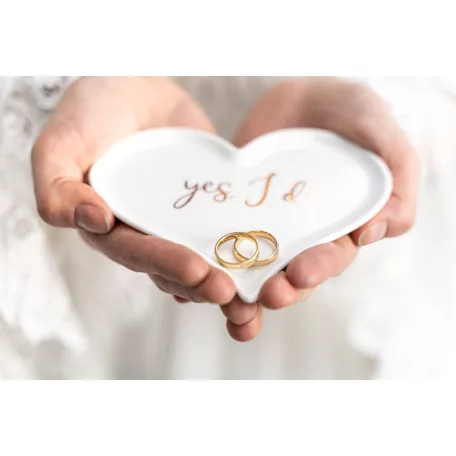 Porcelán esküvői gyűrűtartó tálka – Szív alakú