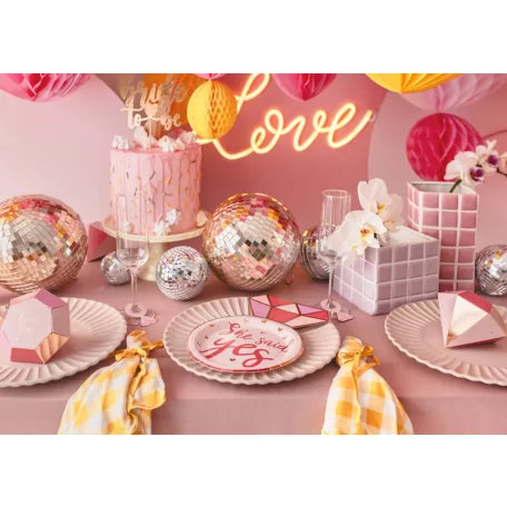 Papírtányérok – Gyémántgyűrű formájú „She said yes” felirattal (6 db)