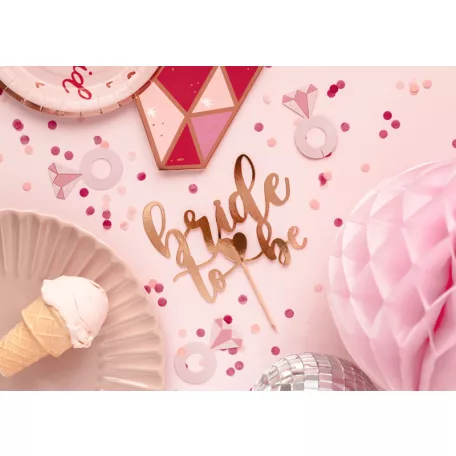 Papírtányérok – Gyémántgyűrű formájú „She said yes” felirattal (6 db)