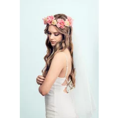 Virág korona fátyollal