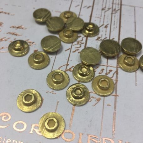 Fém díszítőelem MF79, Screw heads 10-16mm 15 / MitForm Metal Trinkets (1 db)