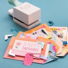 Fotósarok lyukasztó (2.54 cm), Photo Corner Punch / WRMK Punch Board (1 db)