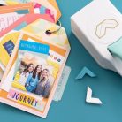 Fotósarok lyukasztó (2.54 cm), Photo Corner Punch / WRMK Punch Board (1 db)