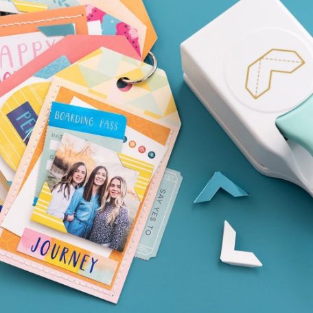 Fotósarok lyukasztó (2.54 cm), Photo Corner Punch / WRMK Punch Board (1 db)