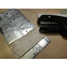 Tim Holtz Idea-ology Tűzőgép Tiny Attacher (1 csomag)