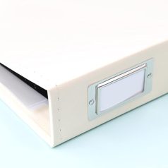   We R Makers Műbőr scrapbook album 12" (30 cm)  Classic Leather Ring Album Vanilla (1 db)