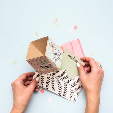 "Robbanó" kártya készítő eszköz, Explosion card / WRMK Punch Board (1 csomag)